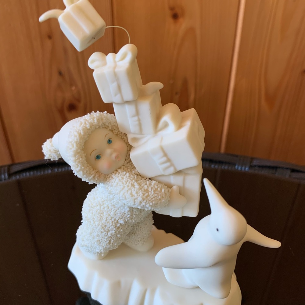 Dept 56 “I Have Lots To Give” SNOWBABY